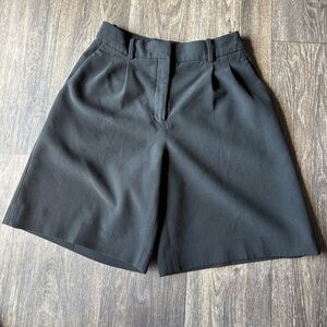 Aritzia Babaton Pleated shorts